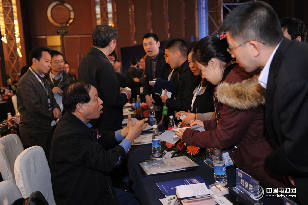 2014年第二屆中國(成都)鋰電新能源產(chǎn)業(yè)國際高峰論壇 2014年第二屆中國(成都)鋰電新能源產(chǎn)業(yè)國際高峰論壇