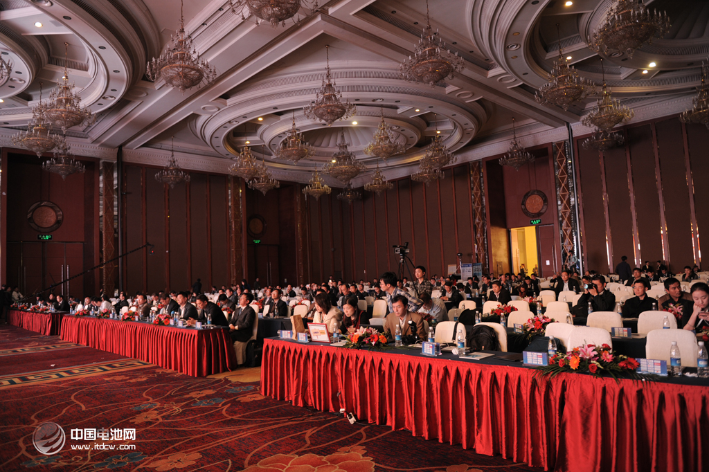 【精彩瞬間】第二屆鋰電“達(dá)沃斯”論壇上年度人物頒獎