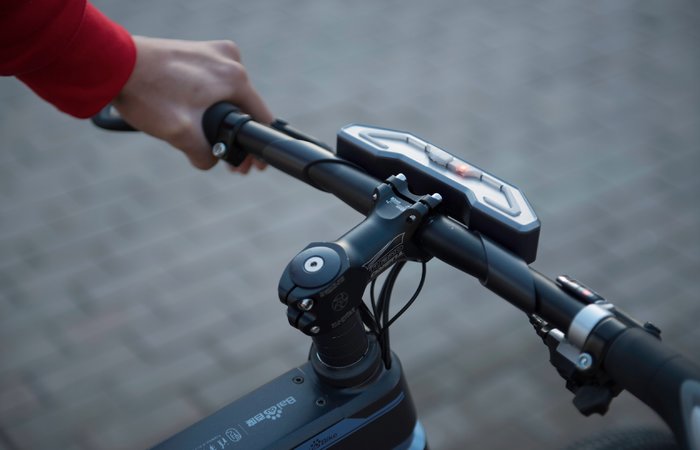 它是一部“Baidu”牌的智能單車(chē)。現(xiàn)在，百度給它的官方名稱是“DuBike”。