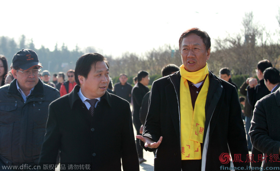 富士康郭臺銘考察河南速達 雙方或合作造電動汽車 富士康郭臺銘考察河南速達 雙方或合作造電動汽車