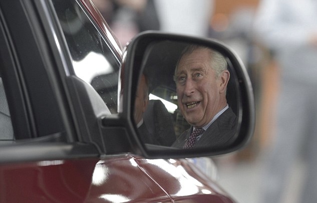 查爾斯王子參觀日產(chǎn)工廠 看好電動(dòng)汽車