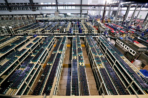 新能源汽車勢頭迅猛 今年產銷量或達20萬