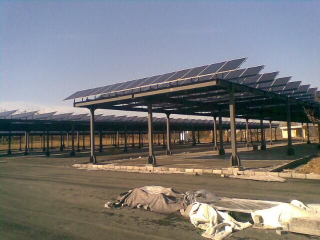 全球最大光伏發電車棚開建  可停放2萬多輛車