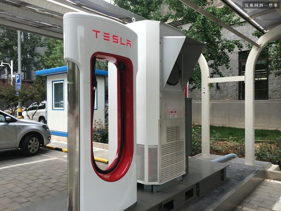 特斯拉的液態(tài)冷卻電纜或最終減少充電時(shí)間 特斯拉的液態(tài)冷卻電纜或最終減少充電時(shí)間