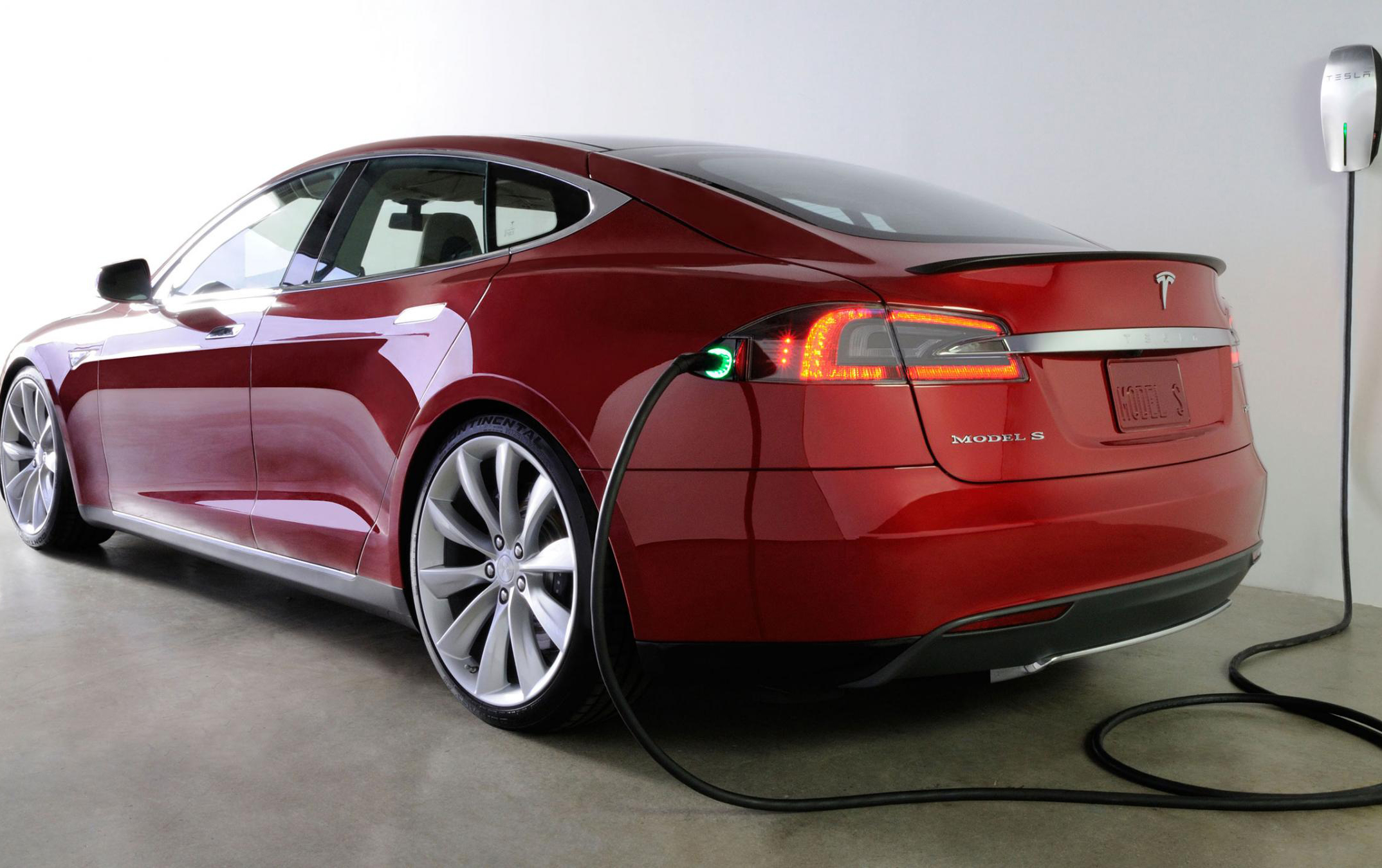 特斯拉招攬鋰電池專家  研發新車低成本電池