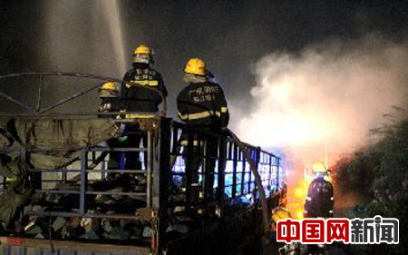 廣東：拖掛車運載廢舊電池忽起火 消防及時處理無傷亡