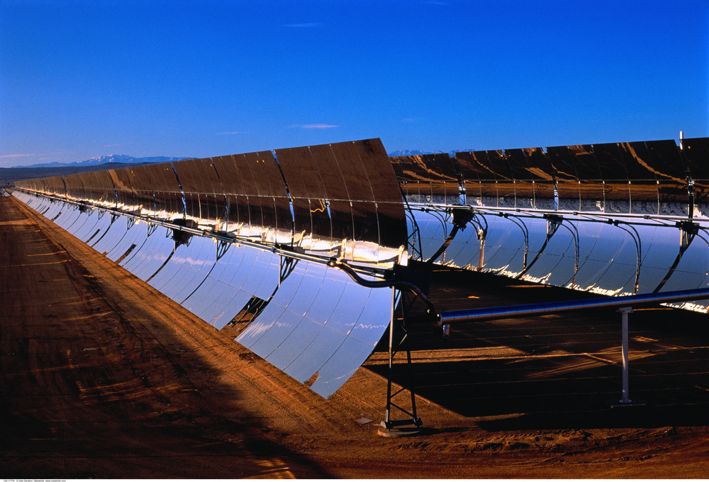 美研究人員開發光版“介電體天線” 為高效率太陽能電池服務 美研究人員開發光版“介電體天線” 為高效率太陽能電池服務