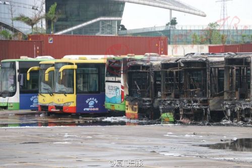 廈門11輛公交車自燃被燒毀  金龍電氣混合動力受牽連
