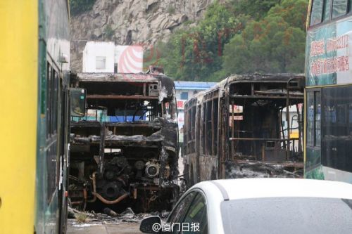 廈門11輛公交車自燃被燒毀  金龍電氣混合動力受牽連