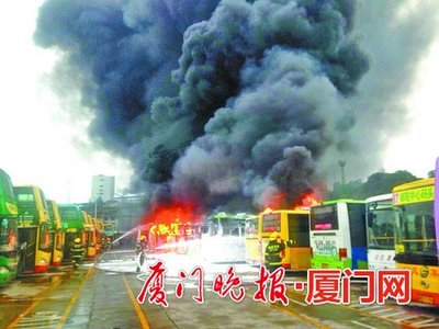 動力電池安全至上 廈門新能源公交一把大火警醒了誰? 動力電池安全至上 廈門新能源公交一把大火警醒了誰?