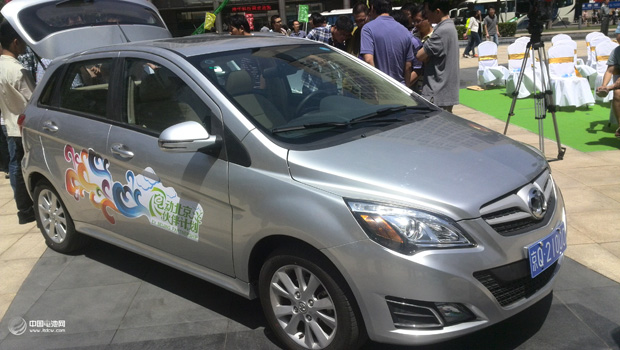 七成消費者接受家庭充電   新能源車價格高制約發展 