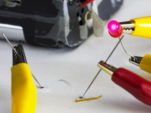 石墨烯結(jié)合銅箔 iPhone或被電子紡織品取代 石墨烯結(jié)合銅箔 iPhone或被電子紡織品取代