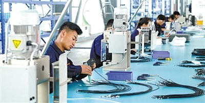 鋰電池 “青海造”世界大牌  青海新能源產業鏈顯集群效應