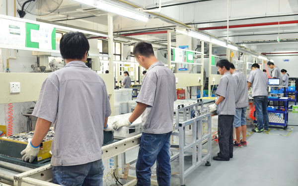 浙江時空電動汽車有限公司生產(chǎn)車間一角
