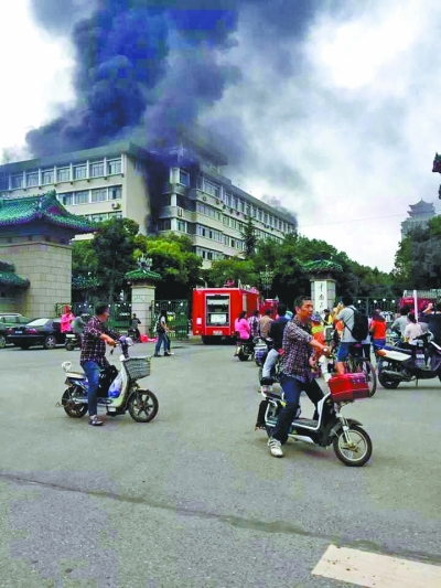 中南民族大學擬報廢電池起火  未造成人員傷亡
