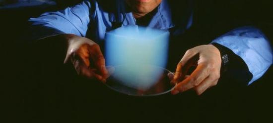 中國科學(xué)家研發(fā)石墨烯超級材料：輕如氣球硬如金屬