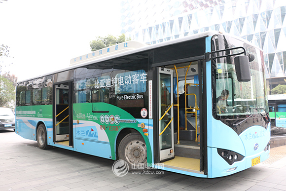 第三屆鋰電“達沃斯”論壇嘉賓參觀武漢黃陂新材料新能源產業園 第三屆鋰電“達沃斯”論壇嘉賓參觀武漢黃陂新材料新能源產業園