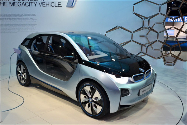 廣州新沙口岸前11個月新能源汽車進口同比增長近12倍 廣州新沙口岸前11個月新能源汽車進口同比增長近12倍