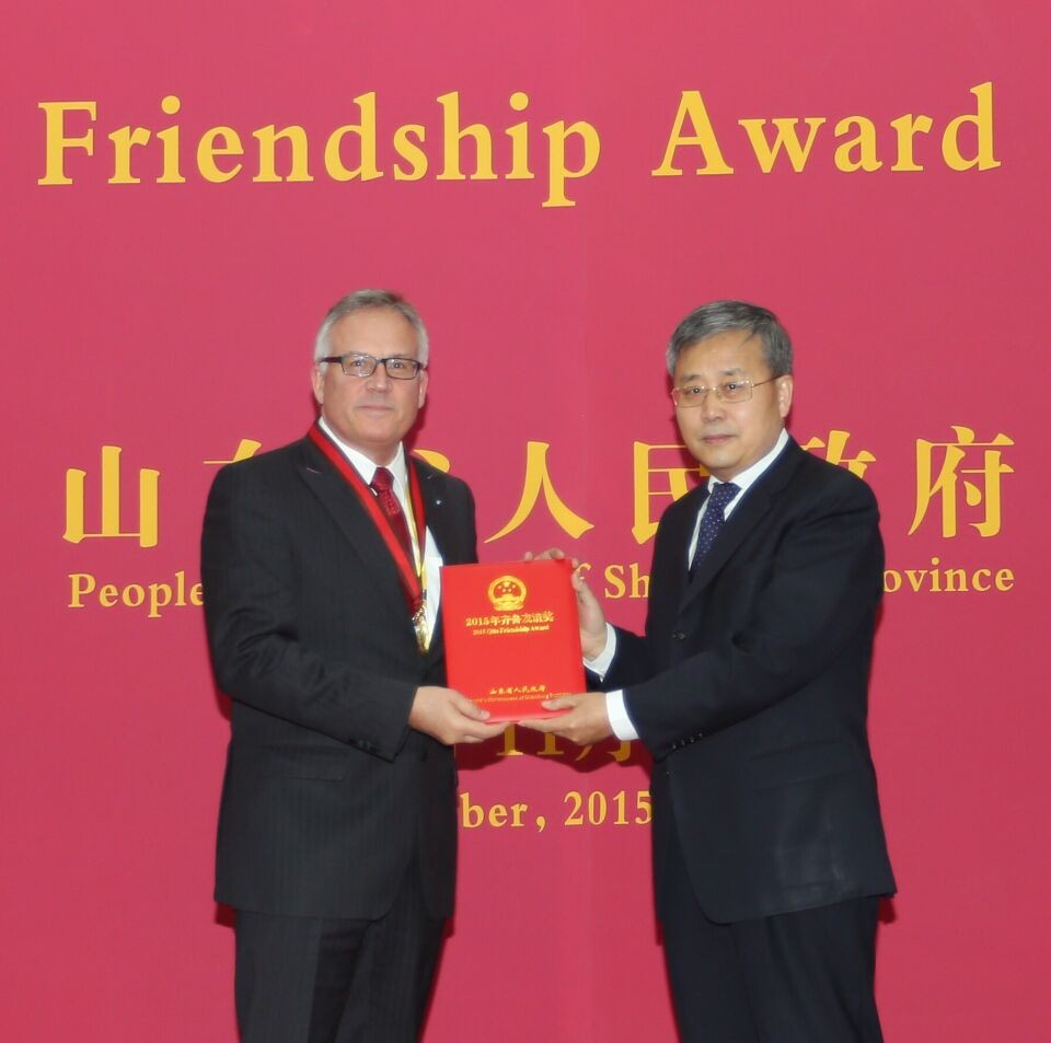 奧冠集團首席專家默茨榮獲“齊魯友誼獎” 奧冠集團首席專家默茨榮獲“齊魯友誼獎”