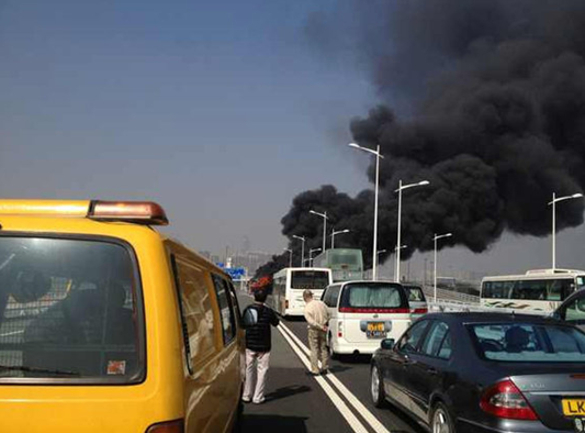首輛“香港品牌”電動巴士自燃  初查是電線短路造成