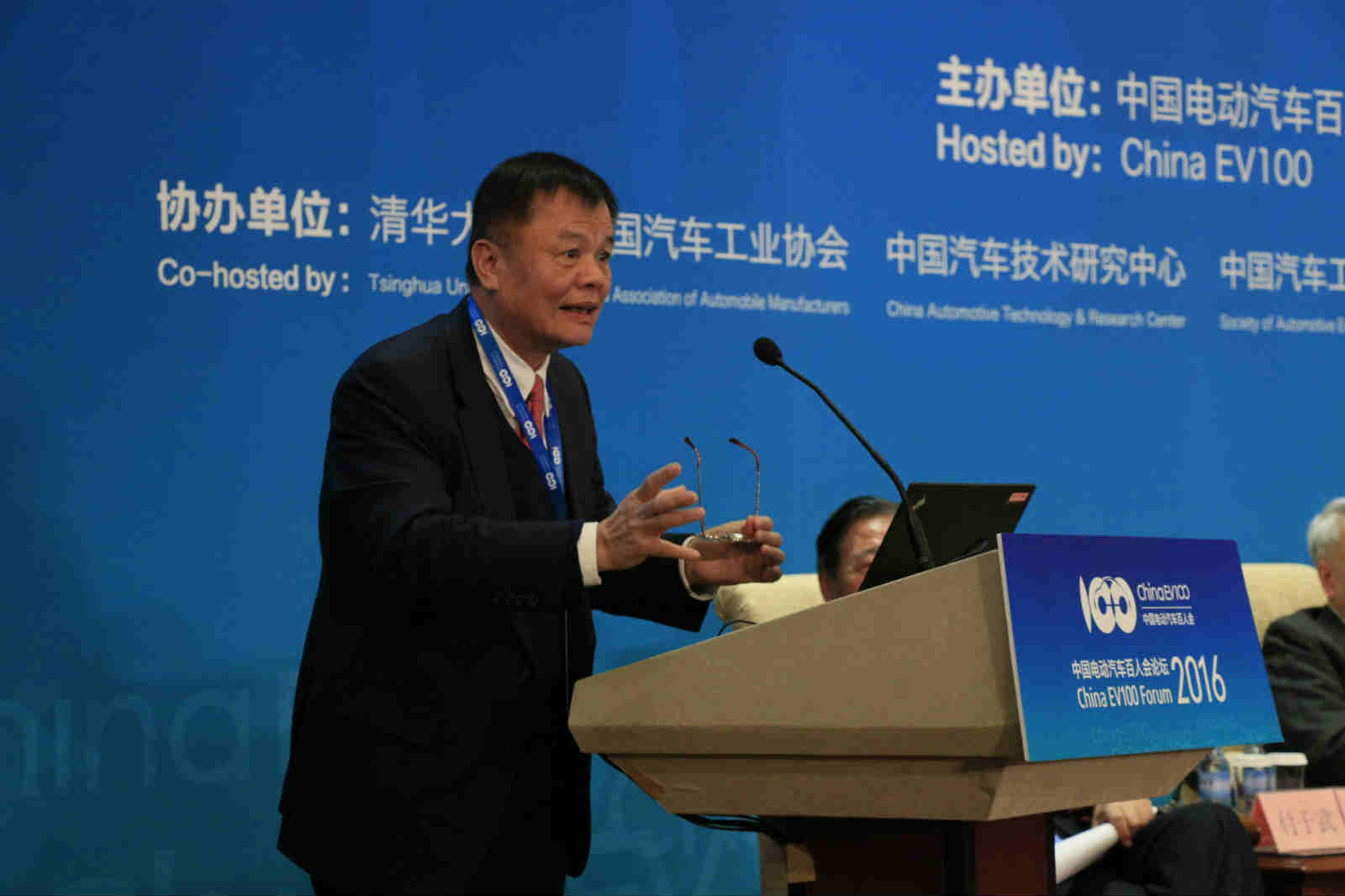 南京金龍客車制造有限公司董事長(zhǎng)黃宏生 南京金龍客車制造有限公司董事長(zhǎng)黃宏生