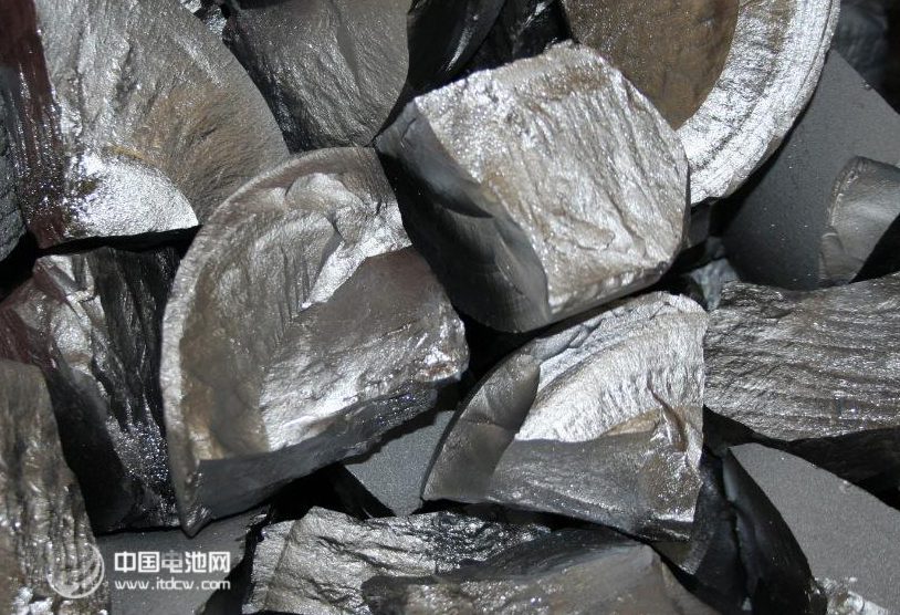 多晶硅材料基礎地位不可動搖 2015年裝機量達16.5GW 多晶硅材料基礎地位不可動搖 2015年裝機量達16.5GW