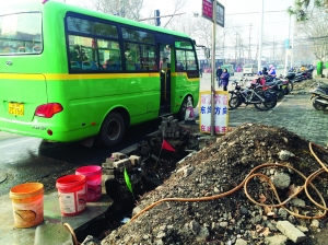 充電樁原本打算建在公交站臺(tái)旁