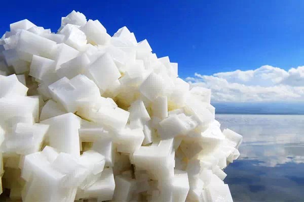 鹽湖股份2015年共生產工業級碳酸鋰3000噸左右 鹽湖股份2015年共生產工業級碳酸鋰3000噸左右