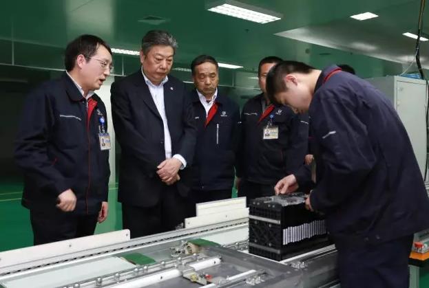 中航工業(yè)集團公司董事長、黨組書記林左鳴視察中航鋰電