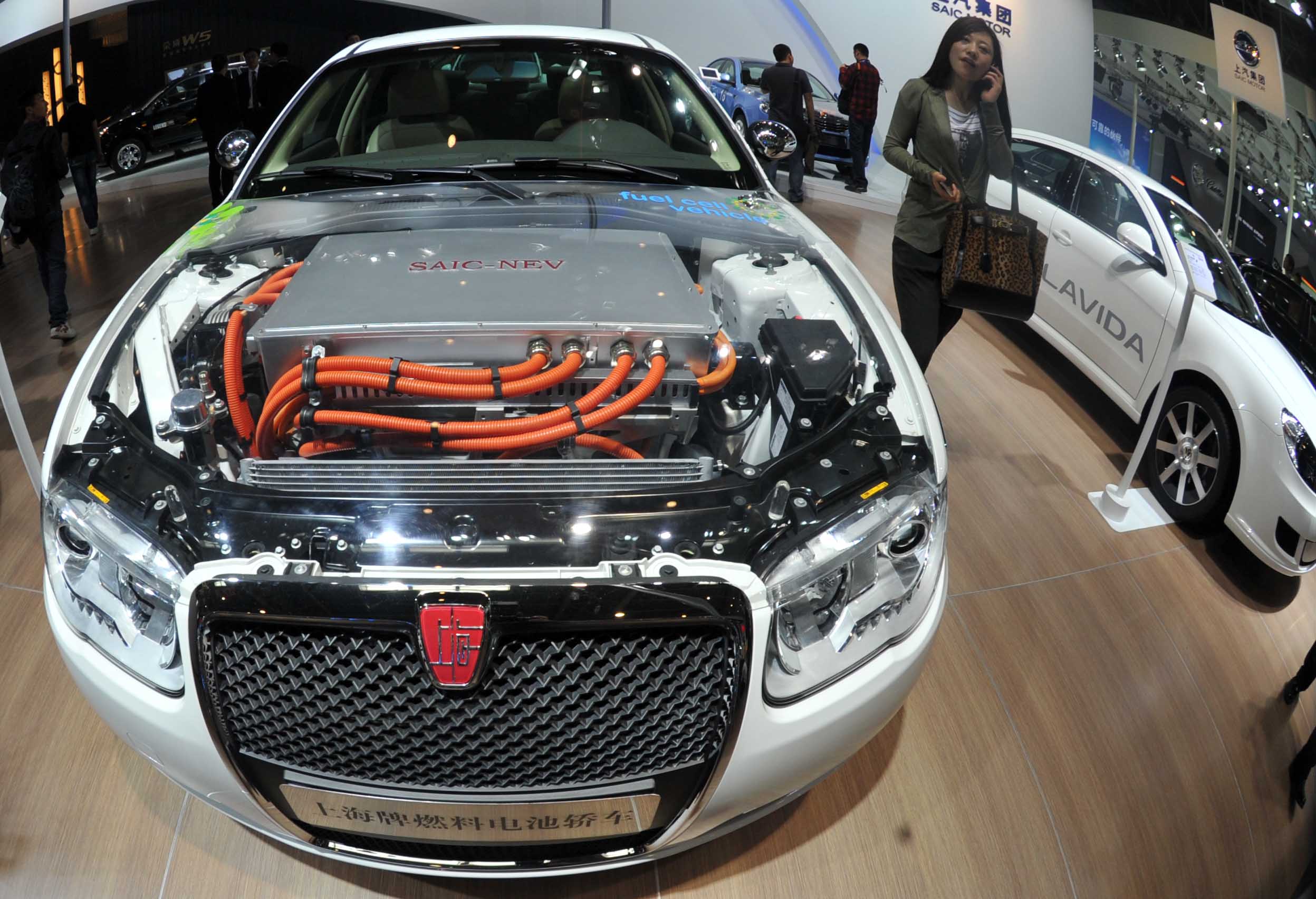 瞭望智庫發(fā)布新能源汽車產業(yè)藍皮書 助力科學決策