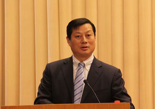 中國汽車工業協會第八屆理事會會長/東風汽車公司董事長、黨委書記竺延風主持會議并講話 中國汽車工業協會第八屆理事會會長/東風汽車公司董事長、黨委書記竺延風主持會議并講話