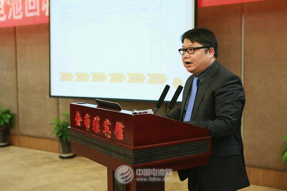 贛州市豪鵬科技有限公司總經(jīng)理區(qū)漢成主持會(huì)議 贛州市豪鵬科技有限公司總經(jīng)理區(qū)漢成主持會(huì)議