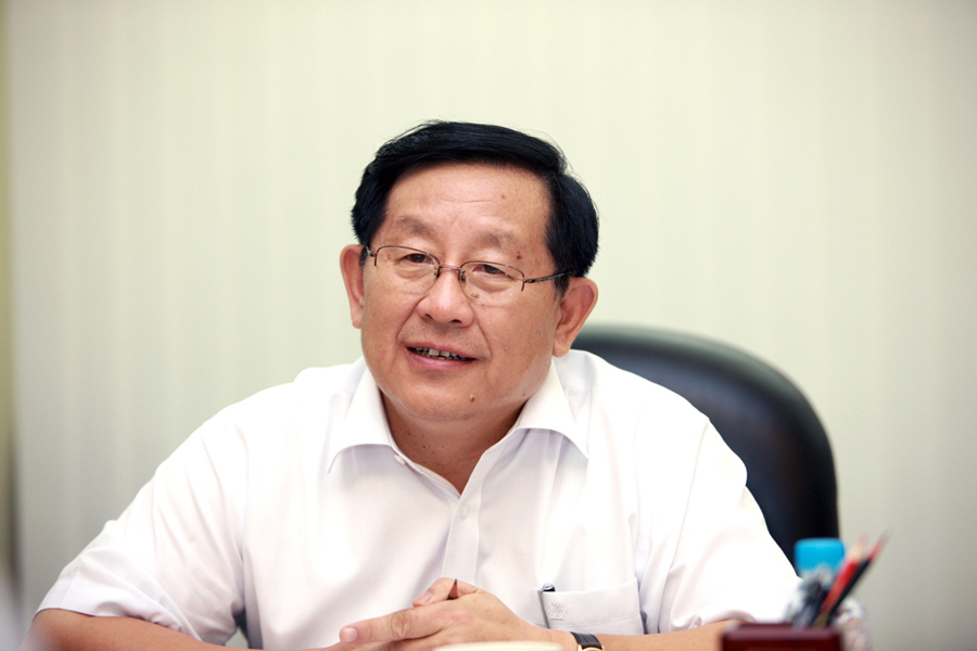 萬鋼：重視電池等基礎(chǔ)研究 新能源車推廣需全社會支持