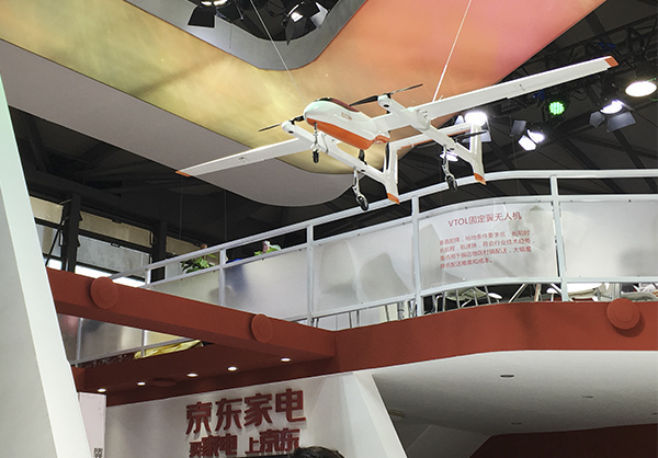 第二屆亞洲消費電子展(CES Asia)上,京東曝光了正在研發中的兩款用來送貨的無人機。 澎湃新聞記者 楊鑫倢 圖