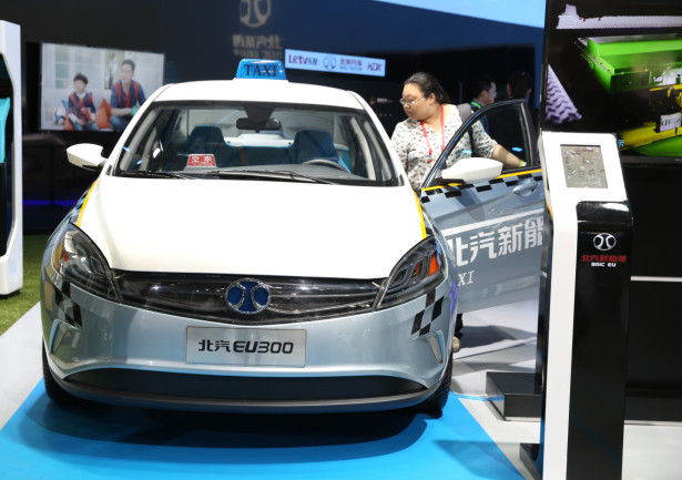 “北京出行”新能源汽車分時租賃亮相科技周 “北京出行”新能源汽車分時租賃亮相科技周