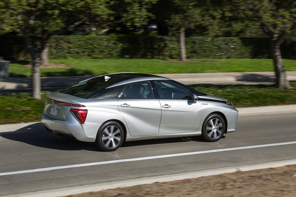 當特斯拉遇到豐田 氫燃料電池VS純電你更看好誰? 當特斯拉遇到豐田 氫燃料電池VS純電你更看好誰?