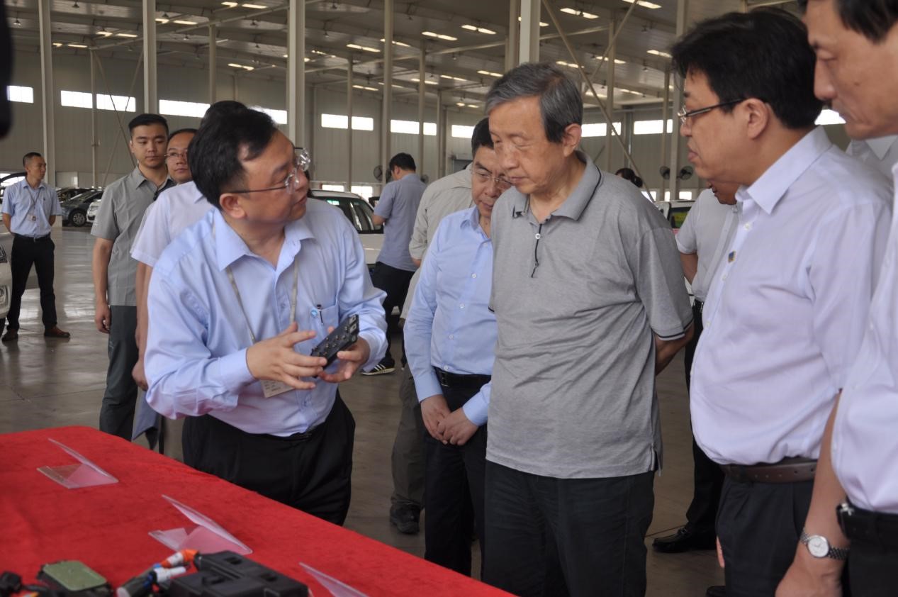 比亞迪董事長王傳福重點介紹比亞迪新能源汽車技術