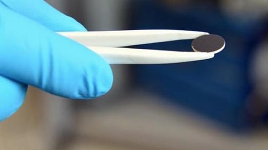 新型固態鋰電池能夠在100 高溫下安全使用