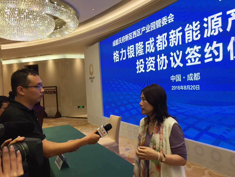 格力電器董事長兼總裁董明珠接受中央電視臺采訪