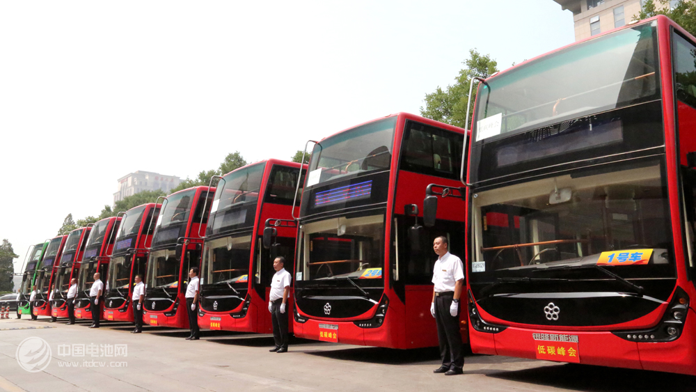 2016年6月8日,銀隆新能源純電動客車榮膺第二屆中美低碳峰會指定用車 2016年6月8日,銀隆新能源純電動客車榮膺第二屆中美低碳峰會指定用車