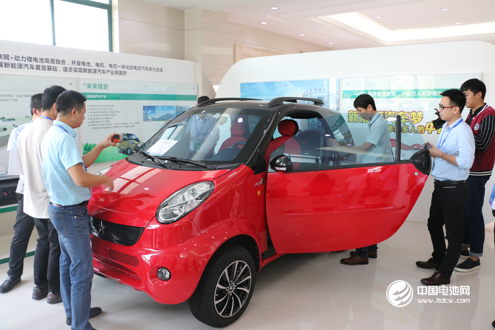 中國新能源全產(chǎn)業(yè)鏈鋰想峰會嘉賓參觀多氟多工廠