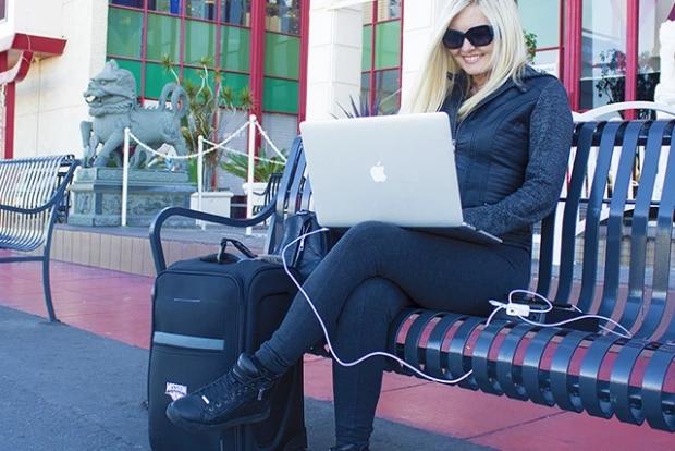 簡直是充電寶中的戰斗機 居然能給筆記本充電