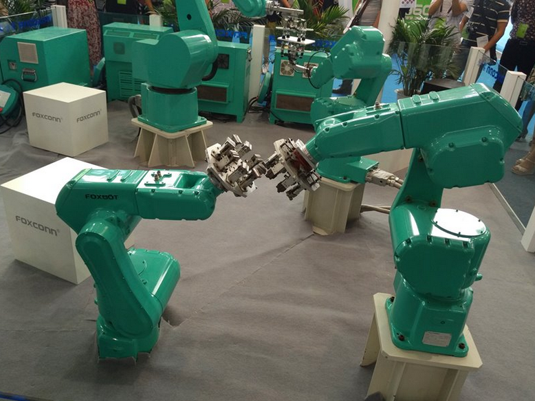 富士康已在內(nèi)地工廠部署4萬臺機(jī)器人 用于組裝蘋果公司產(chǎn)品