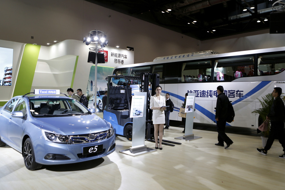 近1.2萬人排隊等新能源車牌 中簽難度再創新高 近1.2萬人排隊等新能源車牌 中簽難度再創新高