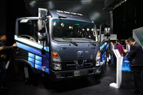 現(xiàn)場(chǎng)展出的遠(yuǎn)程E200純電動(dòng)輕卡