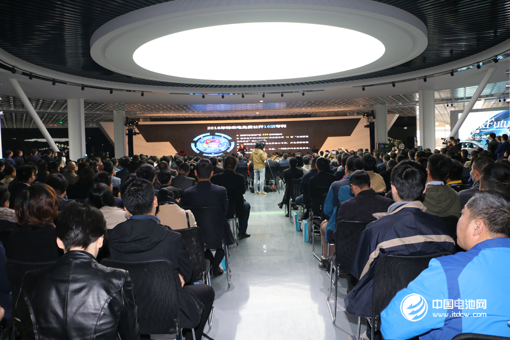 “充電網(wǎng)、車聯(lián)網(wǎng)、互聯(lián)網(wǎng)”生態(tài)、開放、共享云平臺(tái)3.0暨大數(shù)據(jù)發(fā)布會(huì)現(xiàn)場(chǎng)