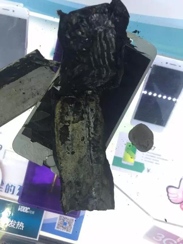 iPhone在中國也炸了 充電時(shí)手機(jī)直接炸開差點(diǎn)著火