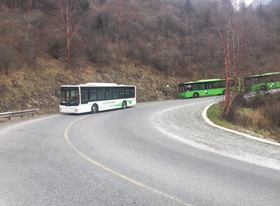 沃特瑪純電動大巴正在下坡.jpg 沃特瑪純電動大巴正在下坡.jpg