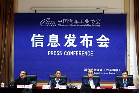 2016年我國新能源汽車生產(chǎn)51.7萬輛 銷售50.7萬輛 2016年我國新能源汽車生產(chǎn)51.7萬輛 銷售50.7萬輛