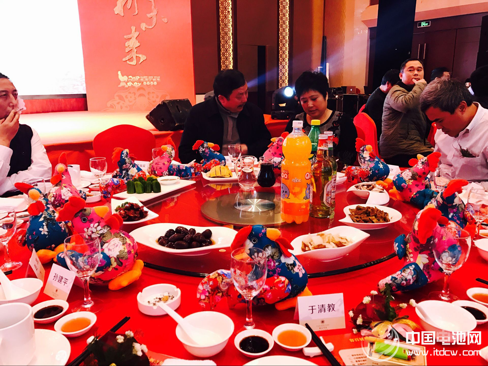 容百材料“同心同行 創新未來”的2017年新春年會現場 容百材料“同心同行 創新未來”的2017年新春年會現場